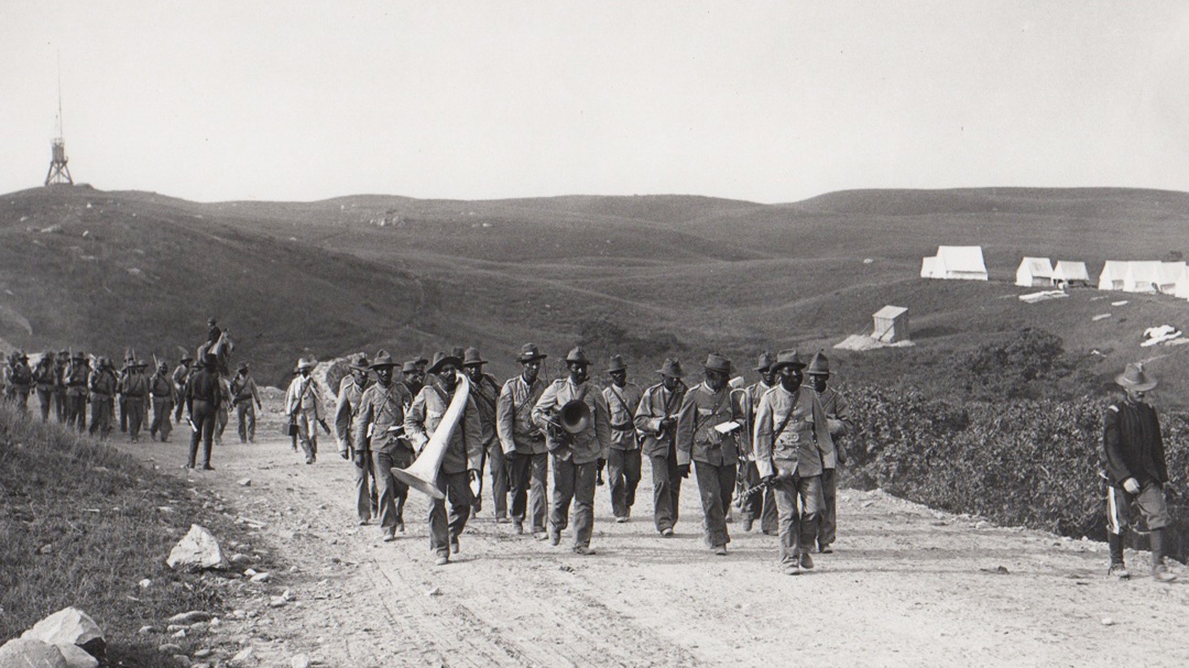 24th Infantry to detention at Camp Wikoff from transport 1898 16 x 9